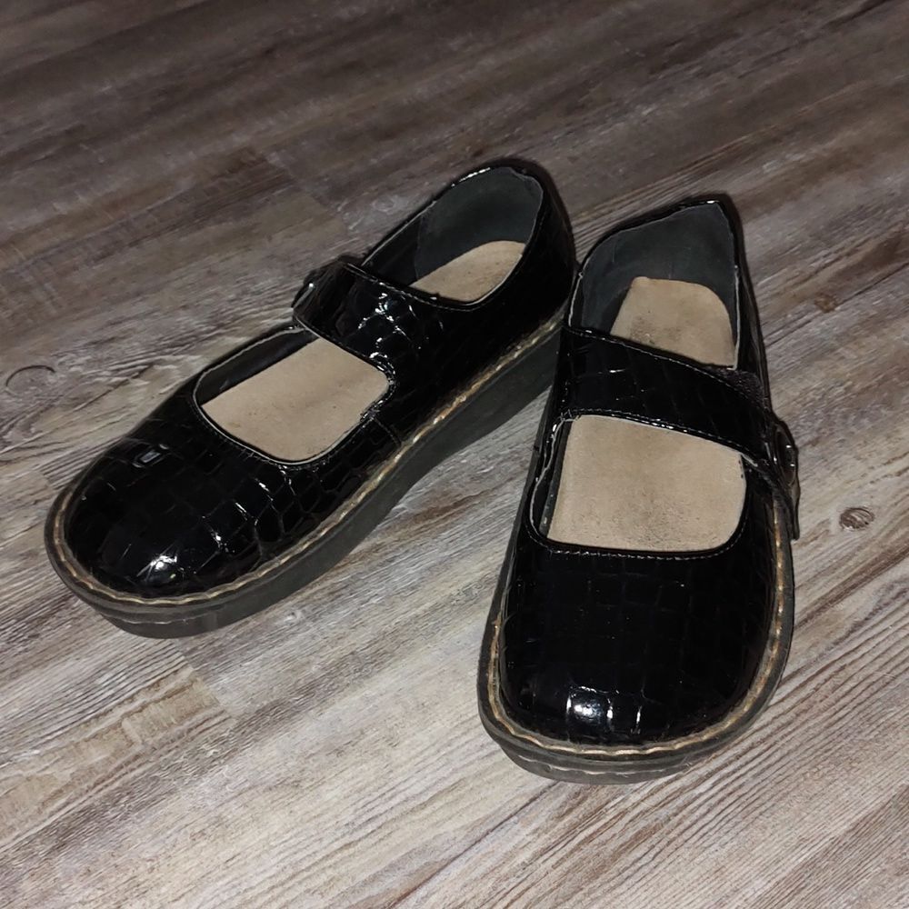 Kagen Jane Black Croc Embossed Mary Jane style professional nursing shoe sz 9